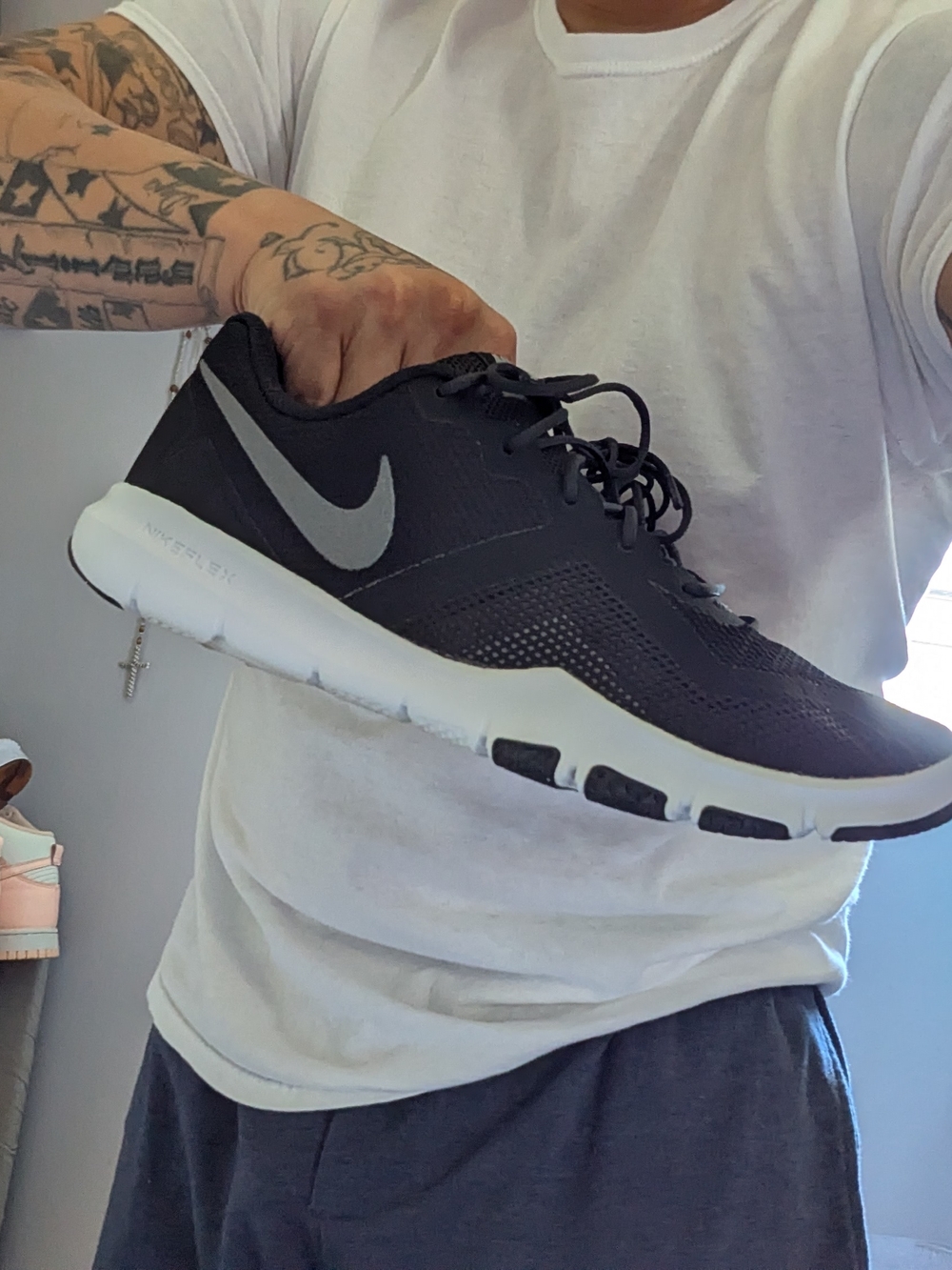 🔥Nike trainers Men’s Black Training Shoe with Silver Swoosh. Size 9.5 🔥🔥🔥🔥